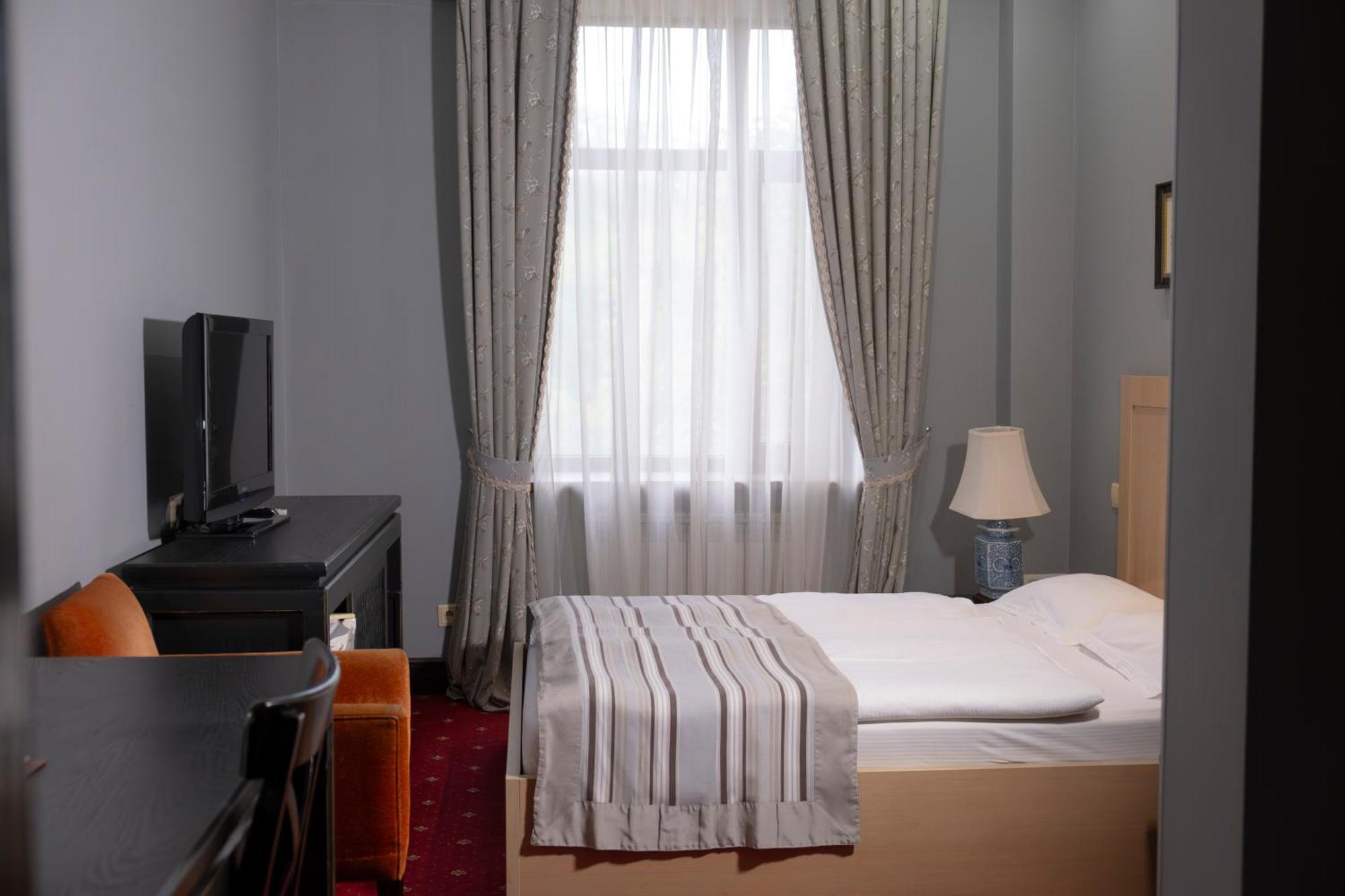 Plaza Hotel Kokshetau Exterior photo
